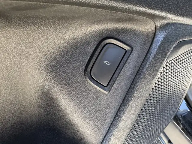 2024 Chevrolet Blazer EV eAWD RS | VENTED SEATS | HEATED WHEEL - Photo 18