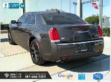 2018 Chrysler 300 Touring AWD - Leather - Keyless Entry - Photo 8