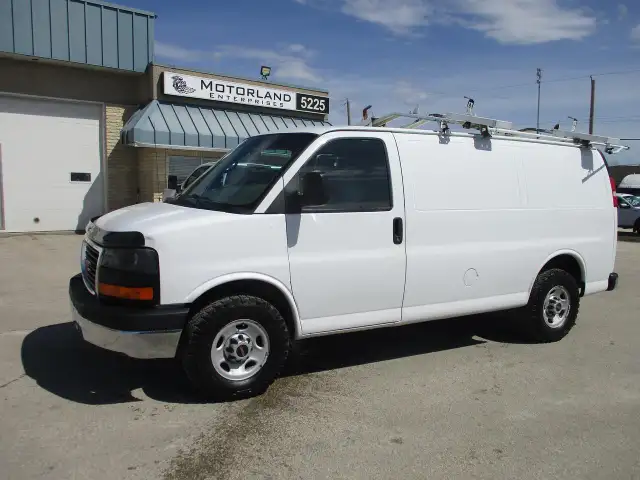 2015 GMC Savana Cargo Van RWD 2500 135'