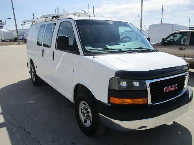 2015 GMC Savana Cargo Van RWD 2500 135' - Photo 3