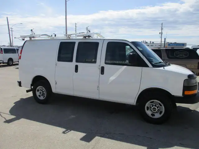 2015 GMC Savana Cargo Van RWD 2500 135' - Photo 4