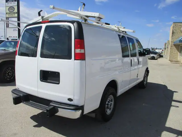 2015 GMC Savana Cargo Van RWD 2500 135' - Photo 5