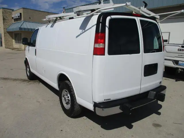 2015 GMC Savana Cargo Van RWD 2500 135' - Photo 6