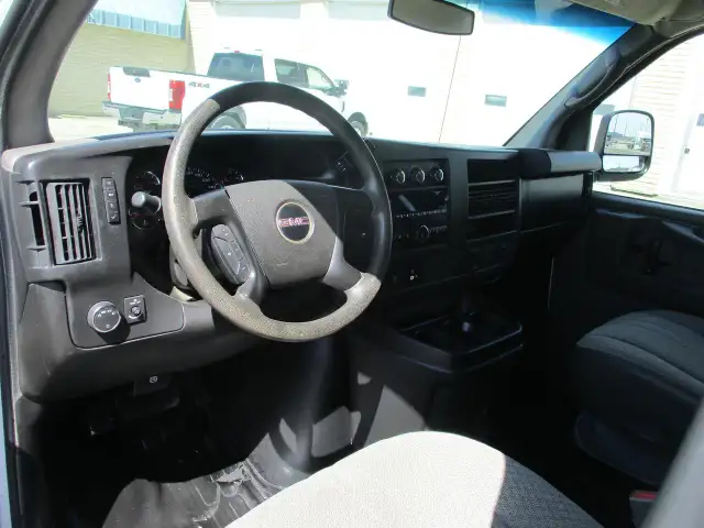 2015 GMC Savana Cargo Van RWD 2500 135' - Photo 9