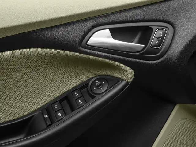 2017 Ford Focus - Photo 13