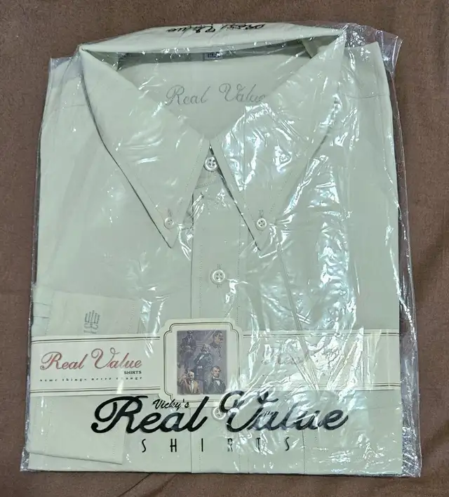 BRAND NEW IN PACKAGE MEN'S FORMAL LONG SLEEVE SHIRT (X-LARGE)