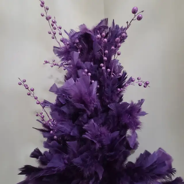 Feathers Christmas tree H 4' with accessories