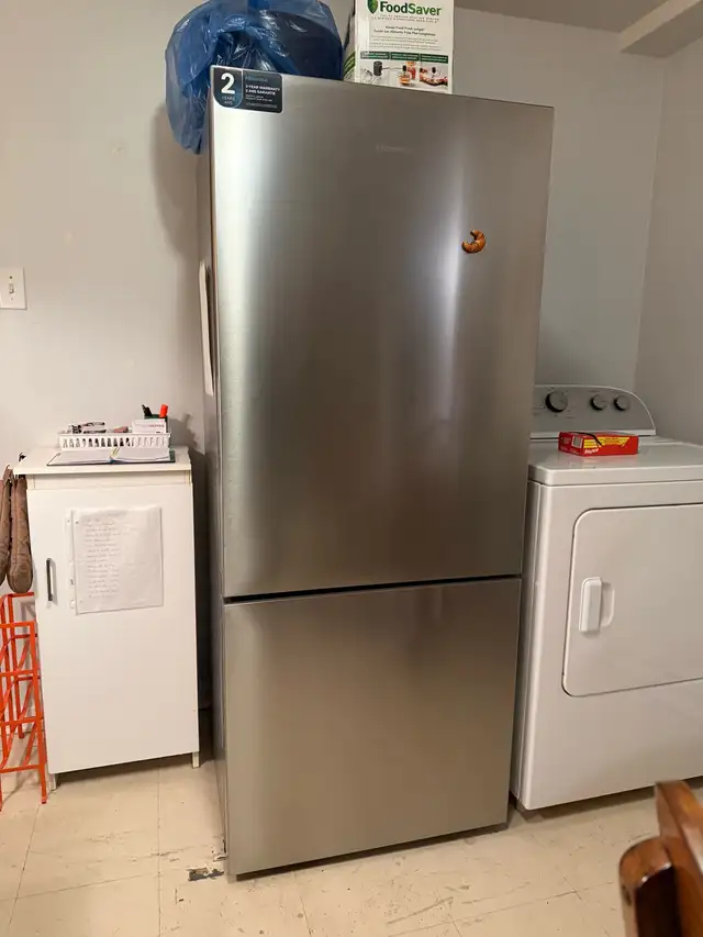 RÉFRIGÉRATEUR TITANE HISENSE