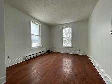 AFFORDABLE 1 Bdrm Apartment – WALK TO DOWNTOWN & TRENT BUS!