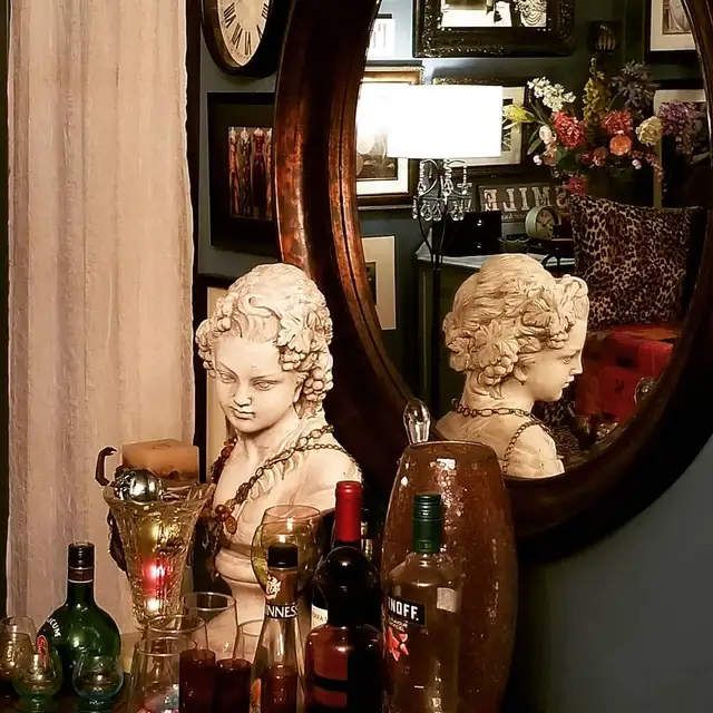 2 Bedroom upper floor of triplex, duplex or house