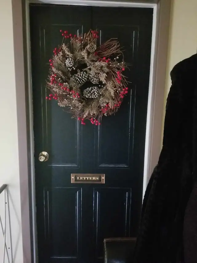 2 Bedroom upper floor of triplex, duplex or house - Photo 5