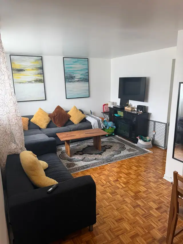 CHAUFFAGE INCLUS ! Grand 3 ½ demi-sous-sol lumineux