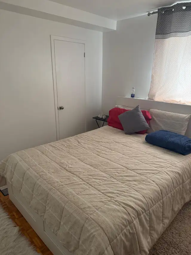 CHAUFFAGE INCLUS ! Grand 3 ½ demi-sous-sol lumineux - Photo 4