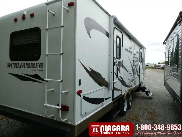 2012 FOREST RIVER ROCKWOOD 2609W Travel Trailer - Photo 3