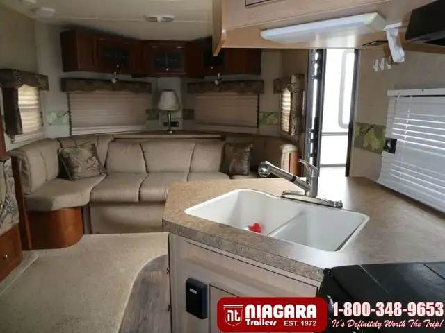 2012 FOREST RIVER ROCKWOOD 2609W Travel Trailer - Photo 10