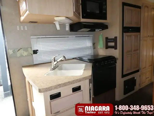 2012 FOREST RIVER ROCKWOOD 2609W Travel Trailer - Photo 12