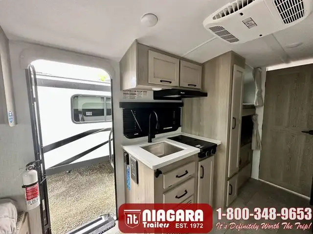 2025 FOREST RIVER ROCKWOOD GEO PRO 20BH Travel Trailer - Photo 11