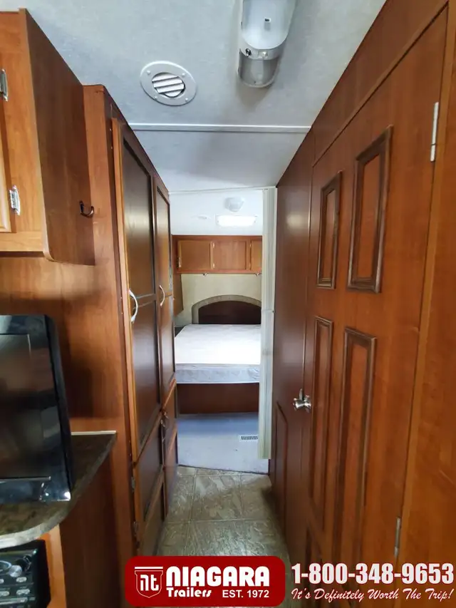 2011 JAYCO EAGLE 298RLS Travel Trailer - Photo 7