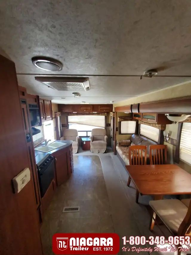 2011 JAYCO EAGLE 298RLS Travel Trailer - Photo 9