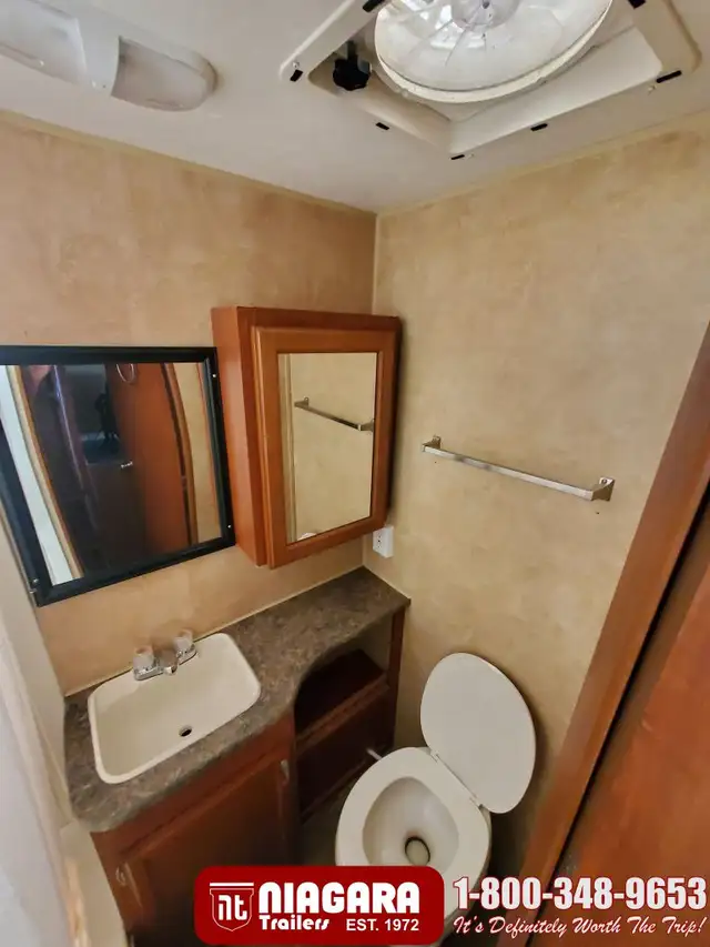 2011 JAYCO EAGLE 298RLS Travel Trailer - Photo 10