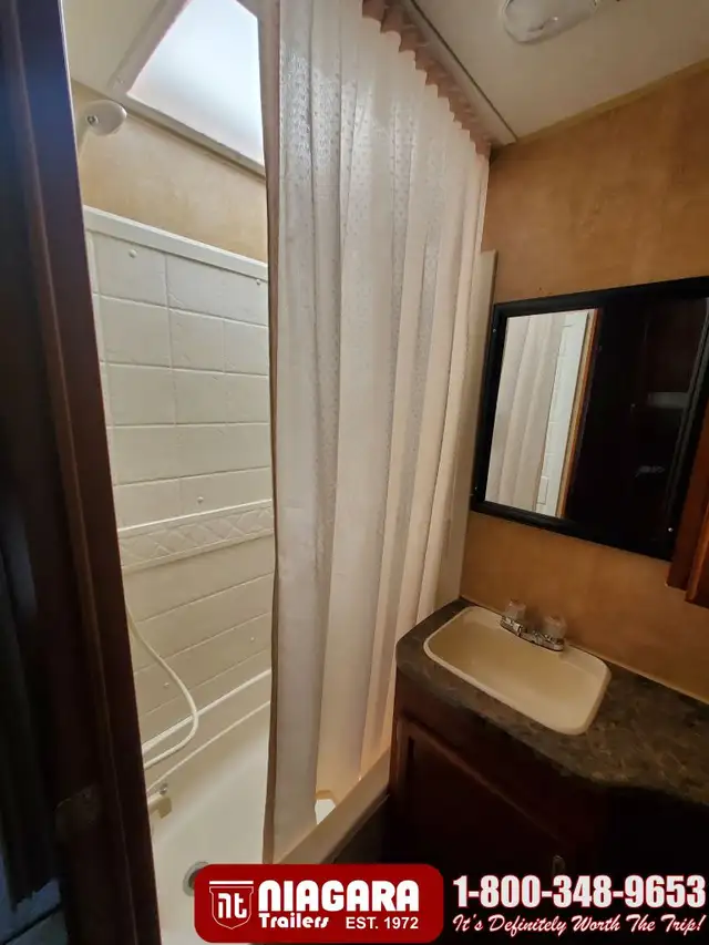 2011 JAYCO EAGLE 298RLS Travel Trailer - Photo 11