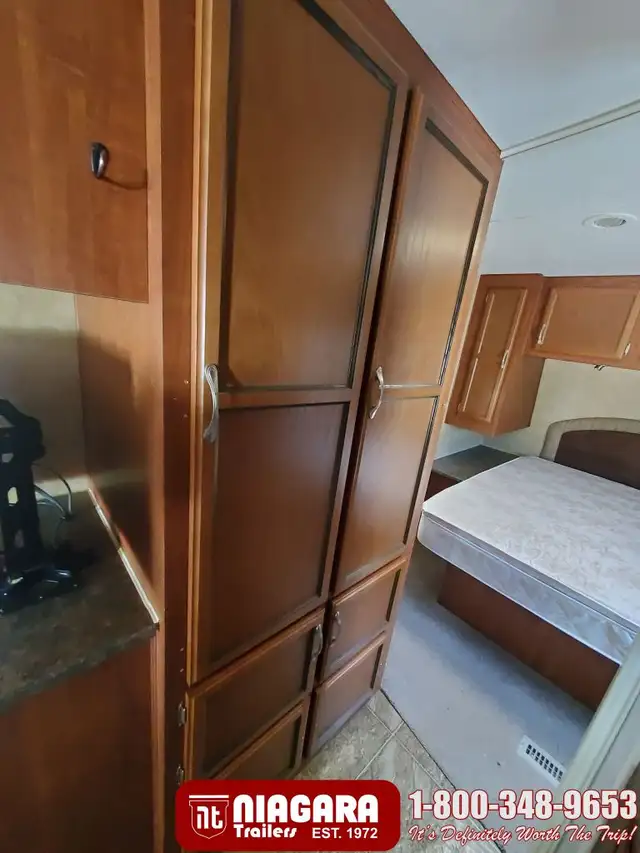 2011 JAYCO EAGLE 298RLS Travel Trailer - Photo 12