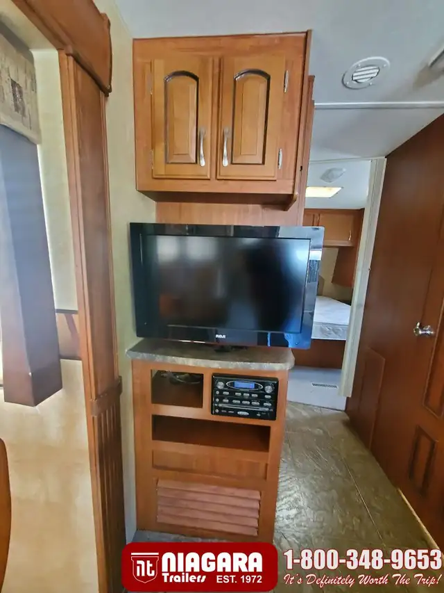2011 JAYCO EAGLE 298RLS Travel Trailer - Photo 14