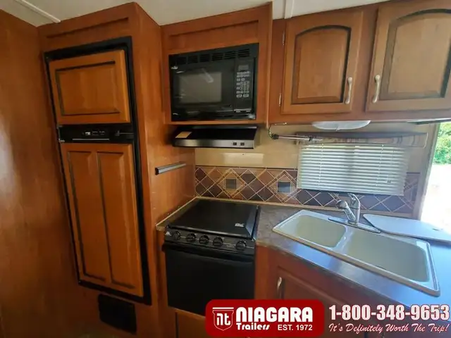 2011 JAYCO EAGLE 298RLS Travel Trailer - Photo 15