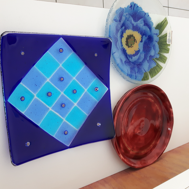 3 ASSIETTES NEUVES EN VERRE, 2 RONDES UNECARRÉE $5.00 CHACUNE - Photo 3