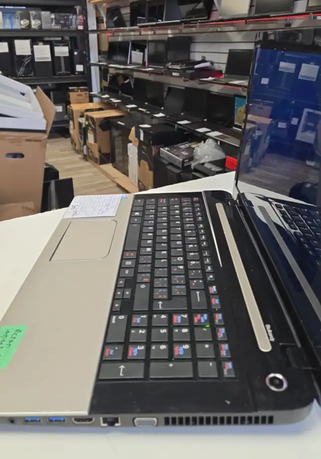 Toshiba L70-B 17,3 pouces i5-4210U 16Go SSD 480Go HDMI Win11 - Photo 2