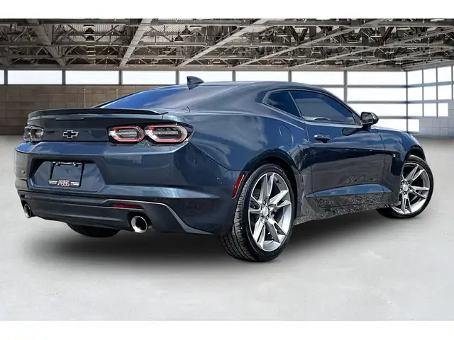 2019 Chevrolet Camaro 2LT RS Package | Vented Leather | Sunroof - Photo 2