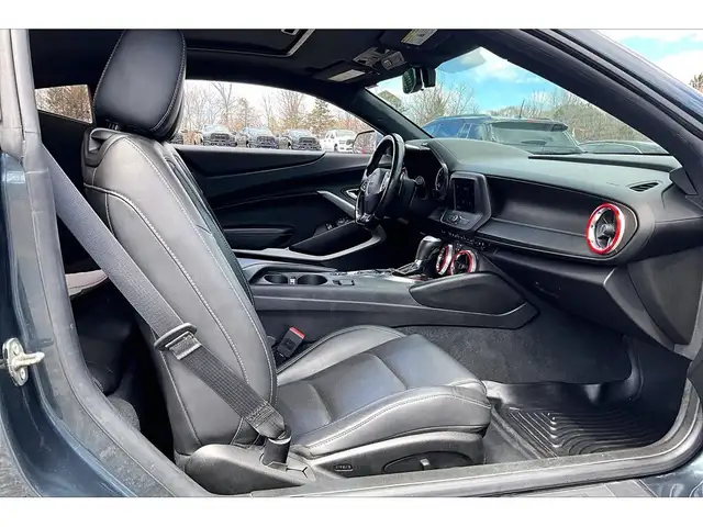 2019 Chevrolet Camaro 2LT RS Package | Vented Leather | Sunroof - Photo 7