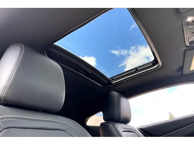 2019 Chevrolet Camaro 2LT RS Package | Vented Leather | Sunroof - Photo 17