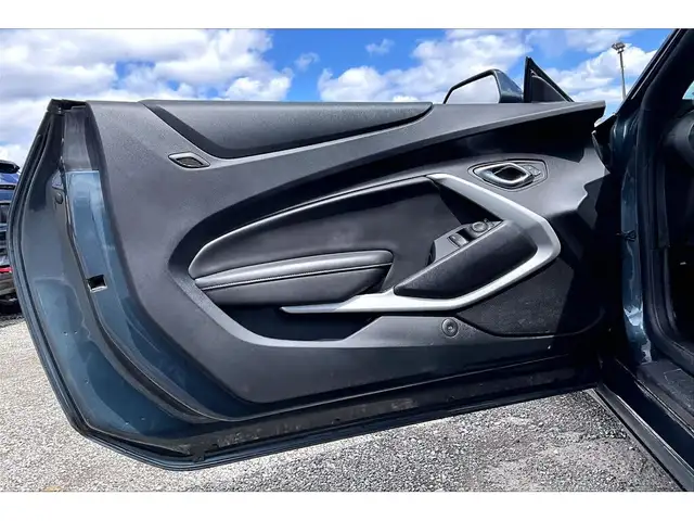 2019 Chevrolet Camaro 2LT RS Package | Vented Leather | Sunroof - Photo 18