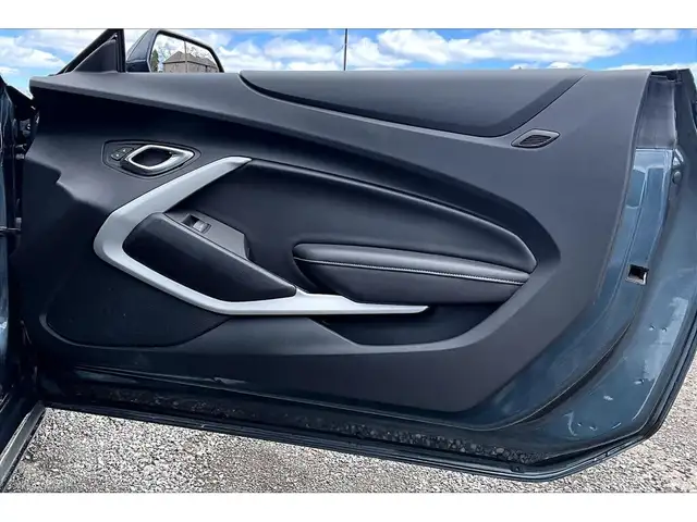 2019 Chevrolet Camaro 2LT RS Package | Vented Leather | Sunroof - Photo 19