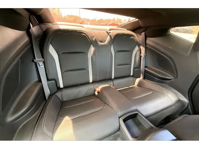 2019 Chevrolet Camaro 2LT RS Package | Vented Leather | Sunroof - Photo 27