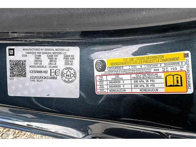 2019 Chevrolet Camaro 2LT RS Package | Vented Leather | Sunroof - Photo 33