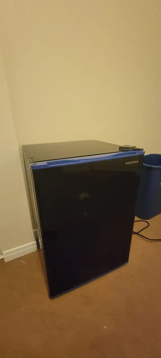 Mini Fridge - Photo 2