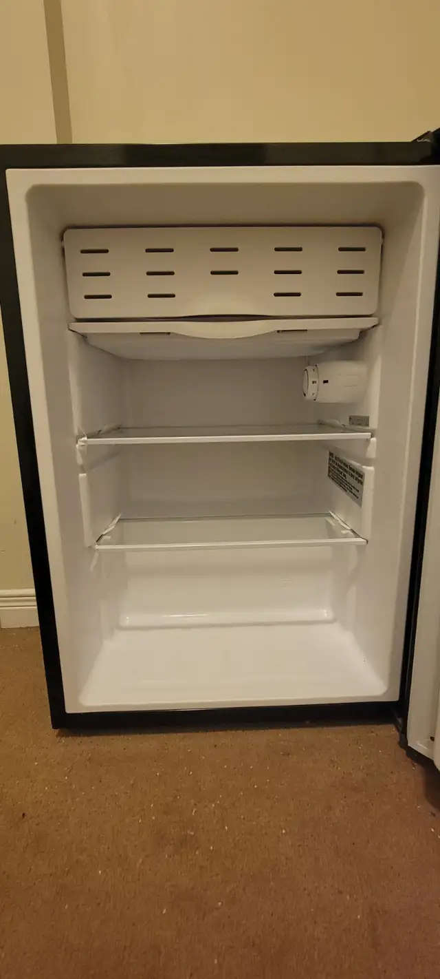 Mini Fridge - Photo 7