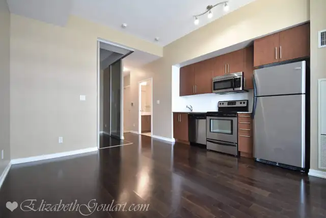 65 BREMNER BLVD - MAPLE LEAF SQUARE - 1 BEDROOM W/ CN TOWER VIEW - Photo 2