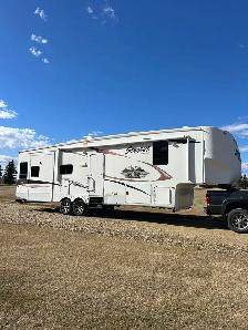 2011 37Ft Cedar Creek Silverback Triple Slide Fifth Wheel
