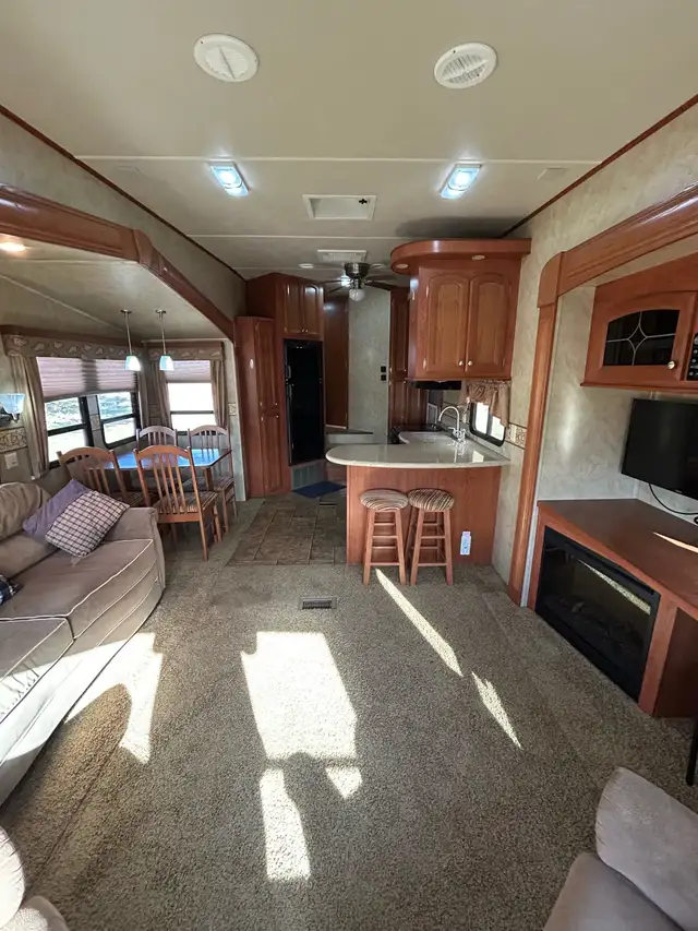 2011 37Ft Cedar Creek Silverback Triple Slide Fifth Wheel - Photo 5