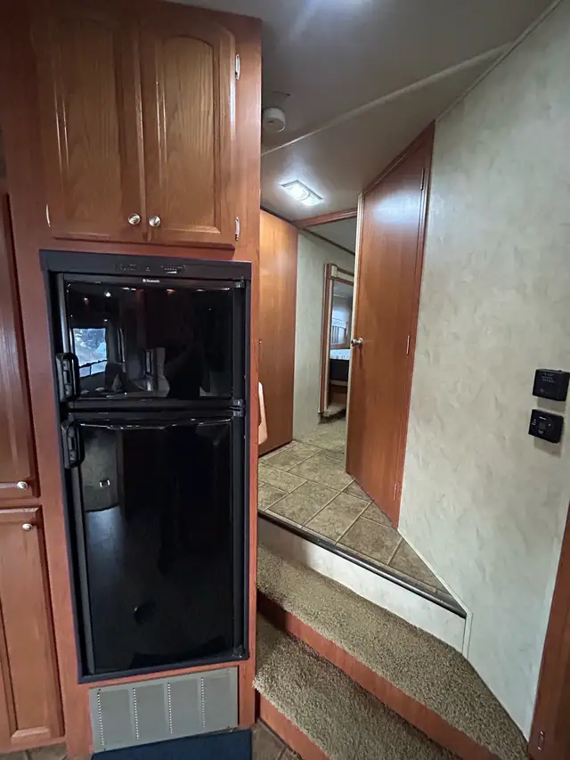 2011 37Ft Cedar Creek Silverback Triple Slide Fifth Wheel - Photo 6