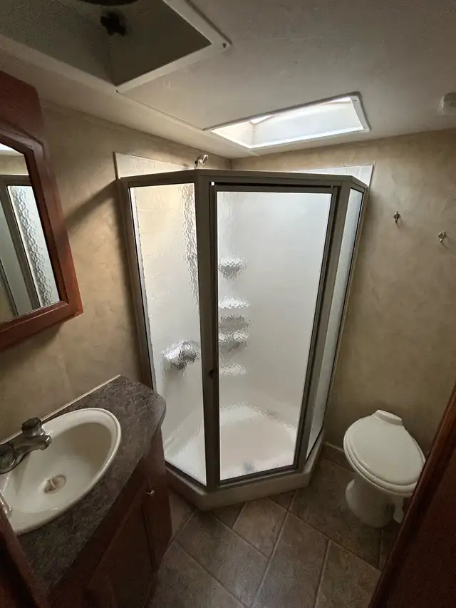 2011 37Ft Cedar Creek Silverback Triple Slide Fifth Wheel - Photo 7