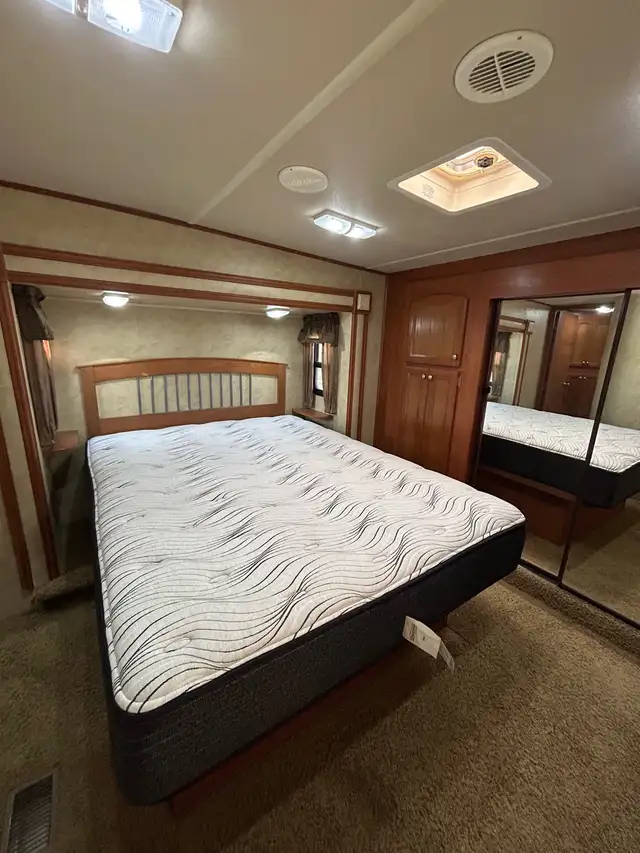2011 37Ft Cedar Creek Silverback Triple Slide Fifth Wheel - Photo 9