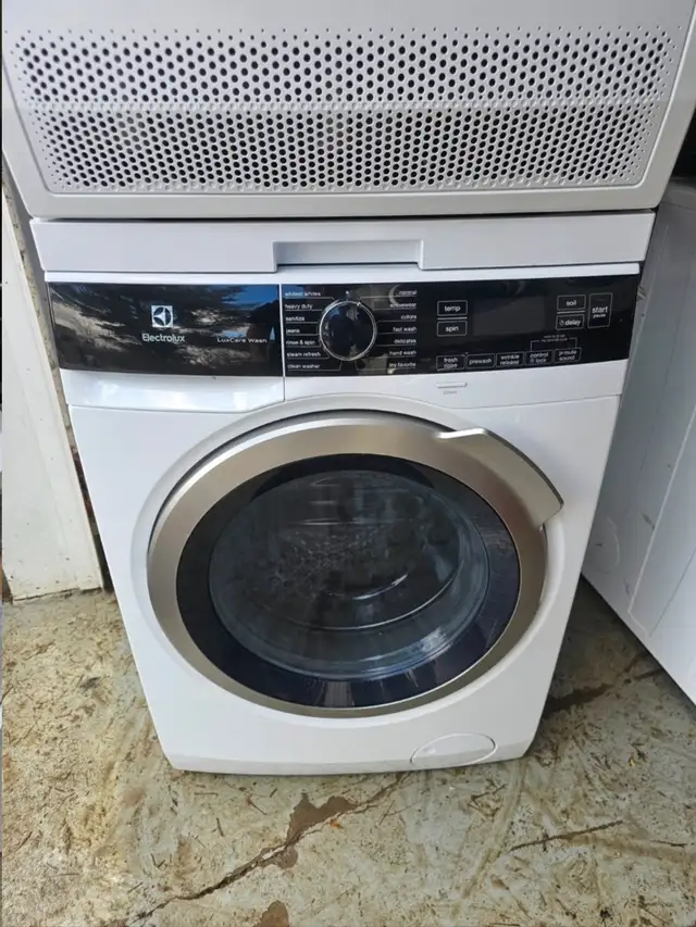 2024 Electrolux 24' White Stackable Washer Ventless Dryer Set - Photo 2