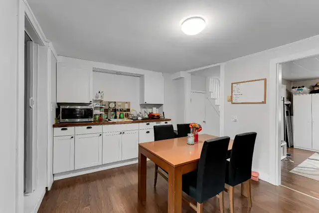 Downtown - 4 Bedroom Home With Charm