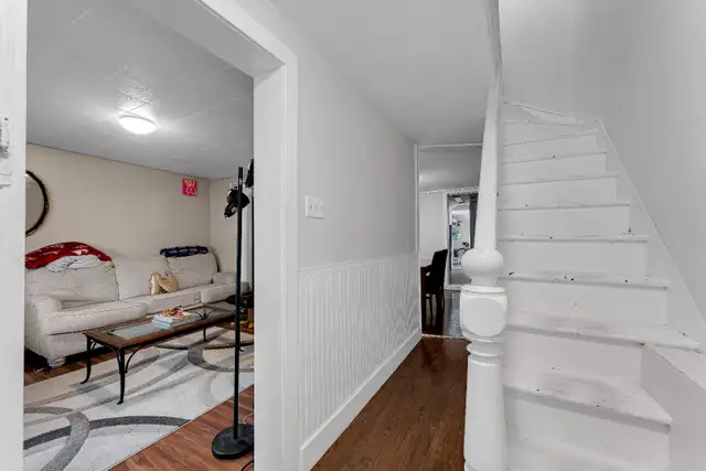 Downtown - 4 Bedroom Home With Charm - Photo 3