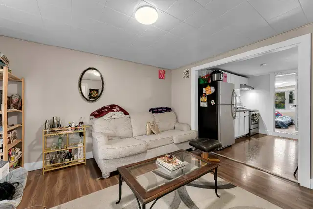 Downtown - 4 Bedroom Home With Charm - Photo 5