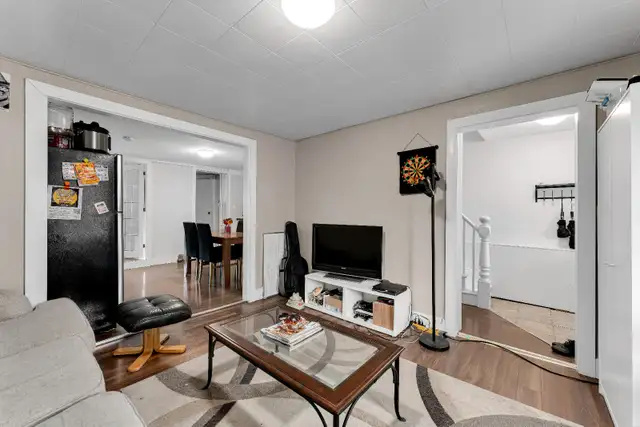 Downtown - 4 Bedroom Home With Charm - Photo 6